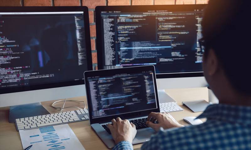 数据科学选型:R与Python如何赋能南华县网站建设?